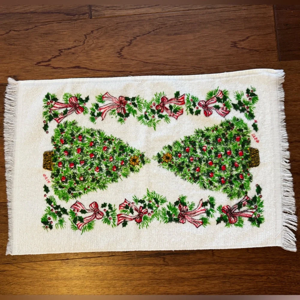 Vintage Christmas Tree Hand Towel